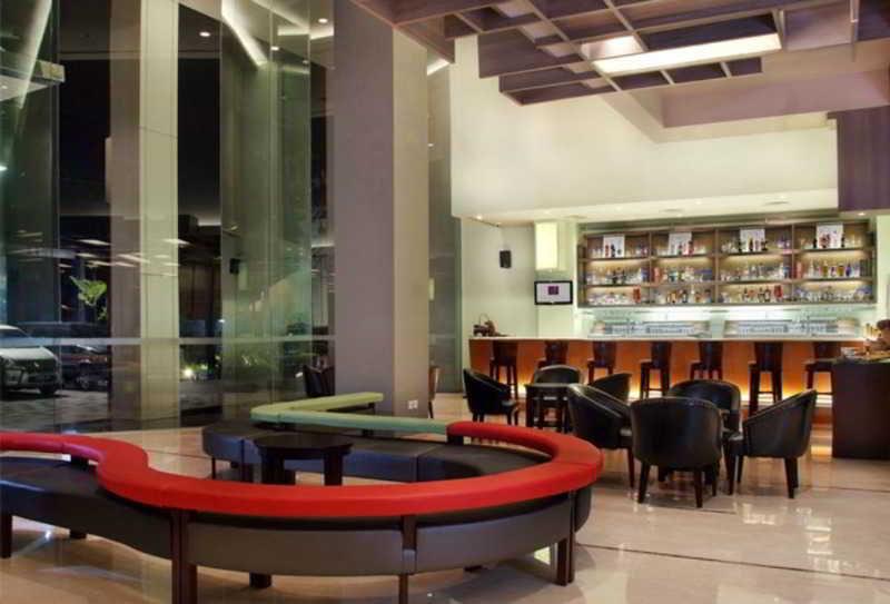 Quest Hotel Simpang Lima - Semarang By Aston Екстериор снимка