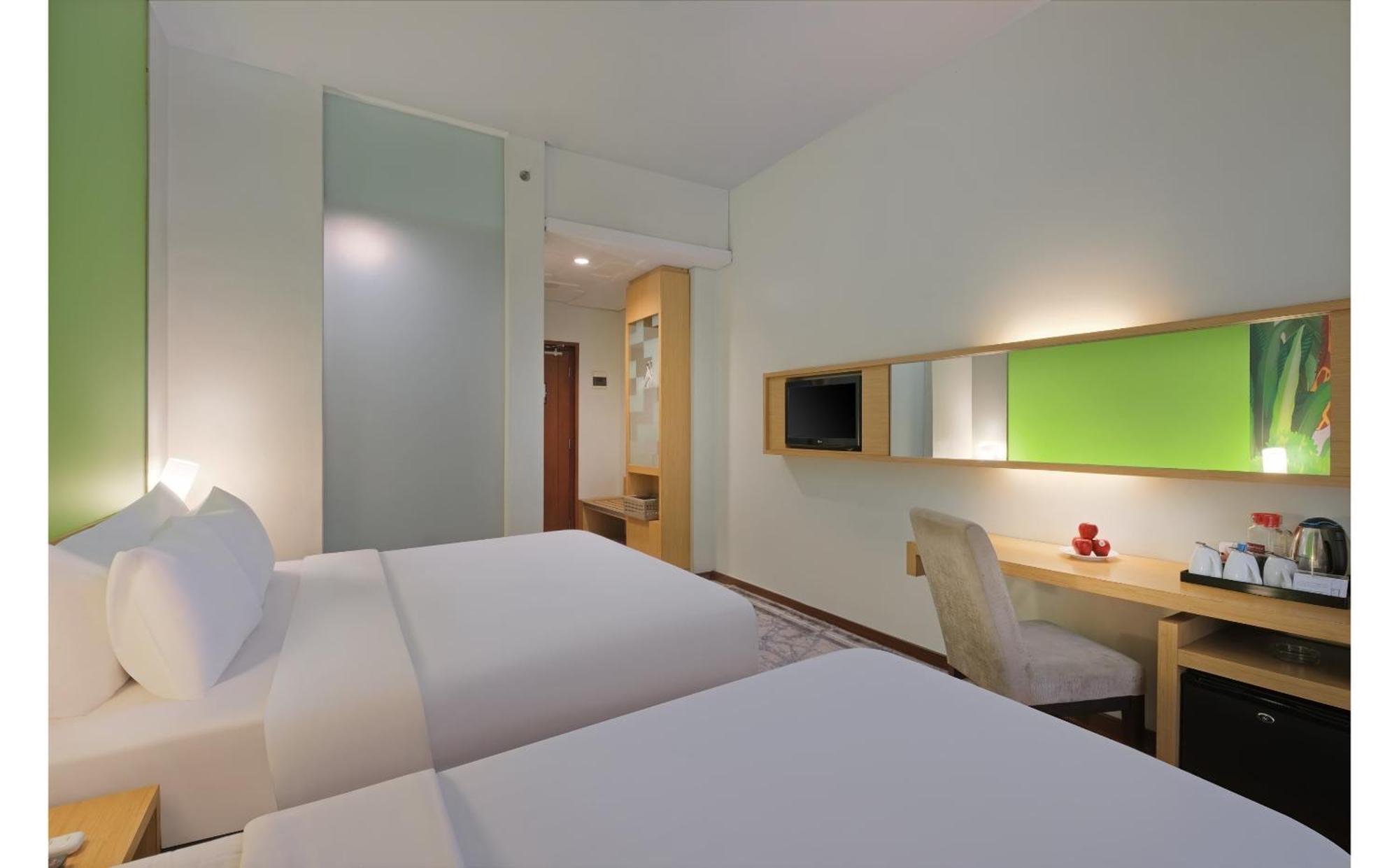 Quest Hotel Simpang Lima - Semarang By Aston Екстериор снимка