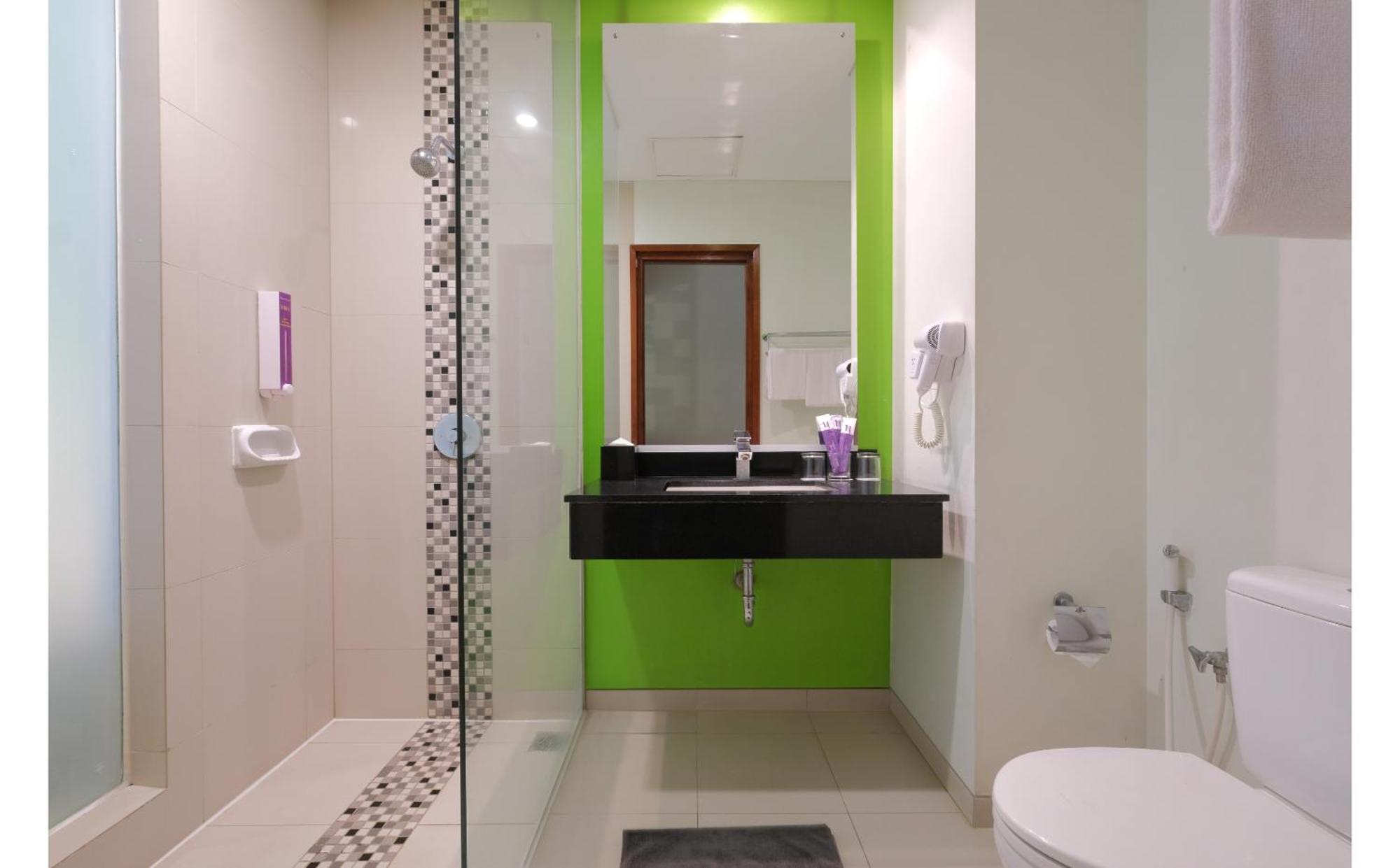 Quest Hotel Simpang Lima - Semarang By Aston Екстериор снимка