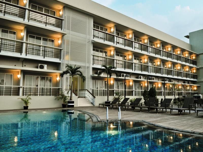 Quest Hotel Simpang Lima - Semarang By Aston Екстериор снимка