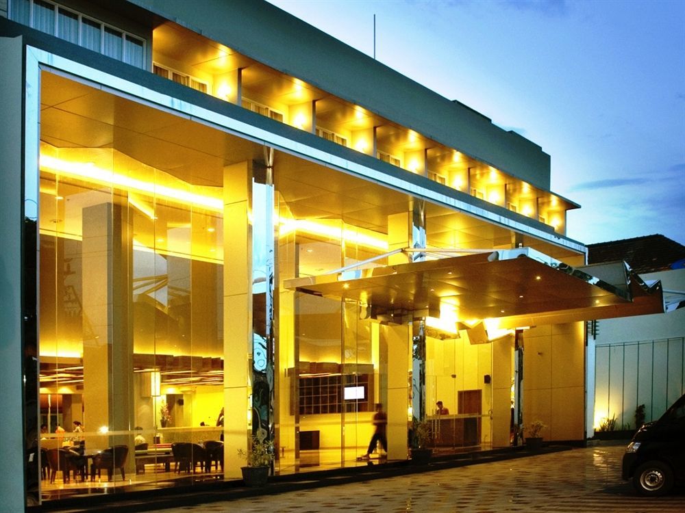 Quest Hotel Simpang Lima - Semarang By Aston Екстериор снимка