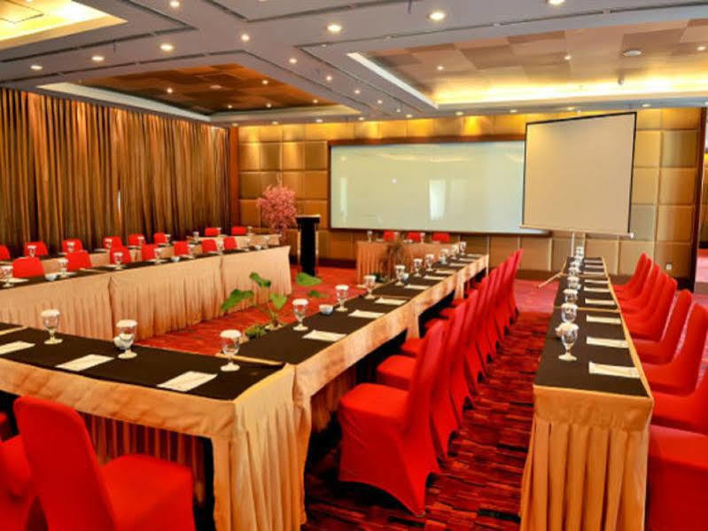 Quest Hotel Simpang Lima - Semarang By Aston Екстериор снимка