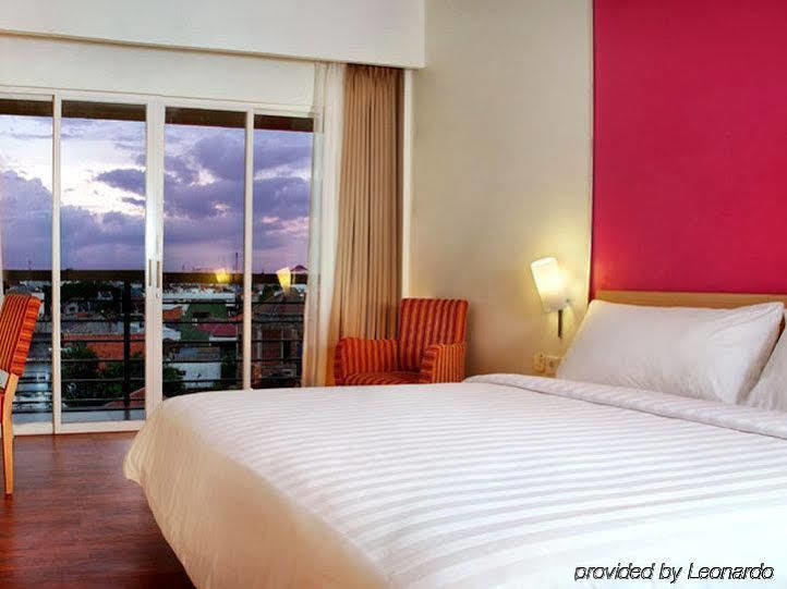 Quest Hotel Simpang Lima - Semarang By Aston Екстериор снимка
